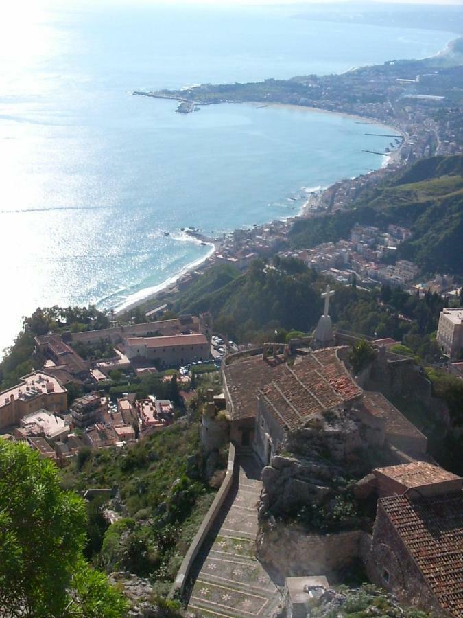 Castle And Sea View *